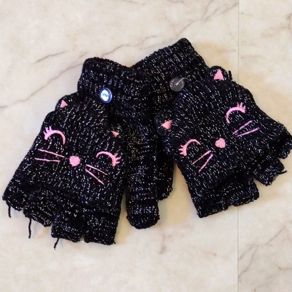 Adorable kitten face knit gloves/ mittens. - Picture 1 of 6